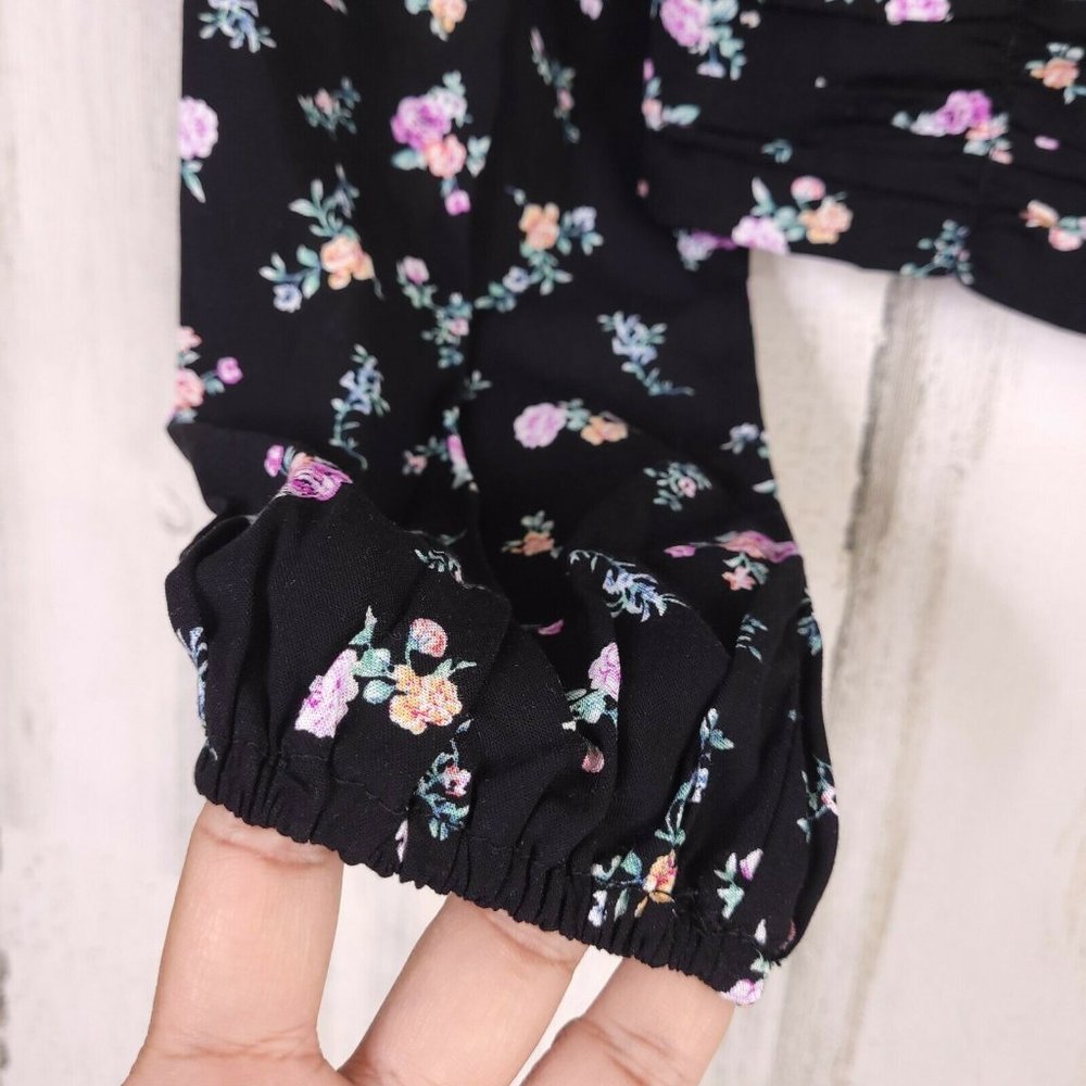 Wild Fable Black Floral Women's Long Sleeve V-Neck - Picture 6 of 8